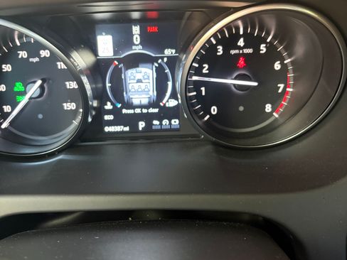 Used 2017 Land Rover Discovery Sport HSE Luxury image 2