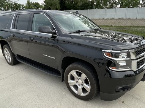 Used 2017 Chevrolet Suburban LT image 8