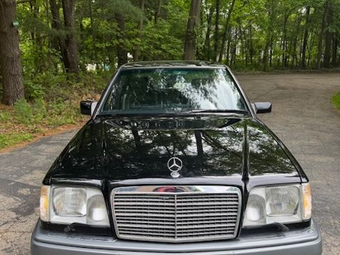 Used 1995 Mercedes-Benz E 320 Sedan image 4
