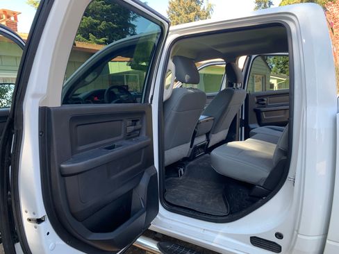 Used 2018 RAM 3500 Tradesman w/ Chrome Appearance Group AWD/4WD image 9