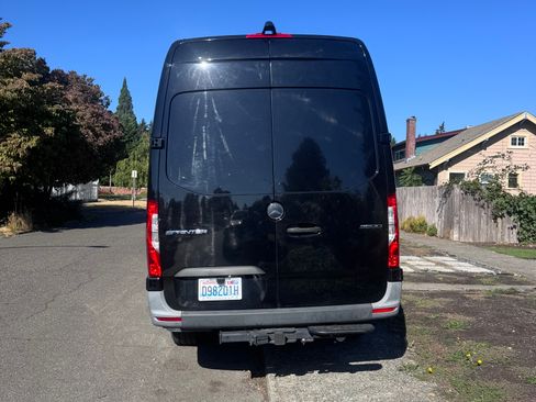 Used 2022 Mercedes-Benz Sprinter 3500 image 6