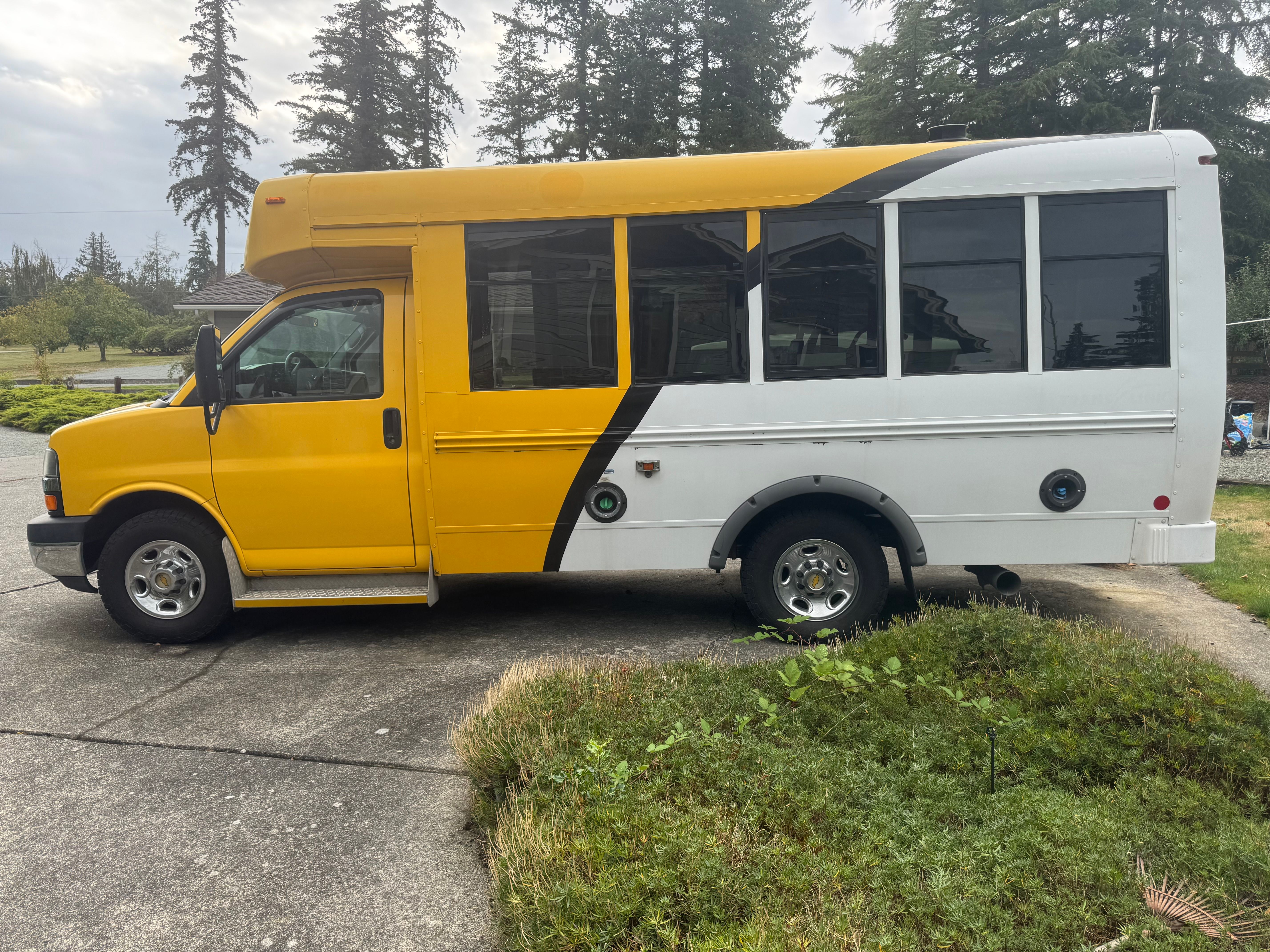 Used 2014 Chevrolet Express 3500 RWD image 1