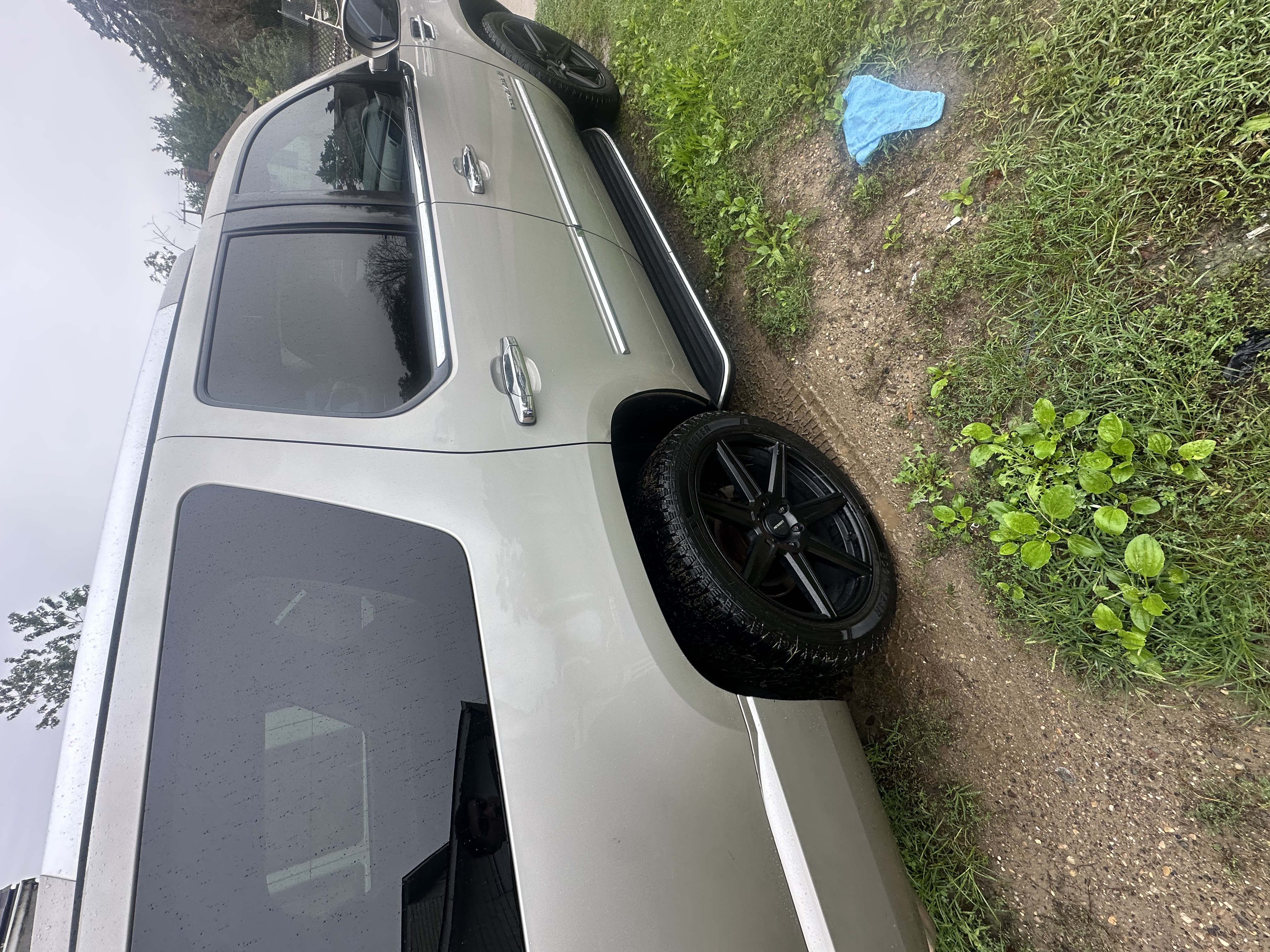 Used 2009 Cadillac Escalade AWD image 4