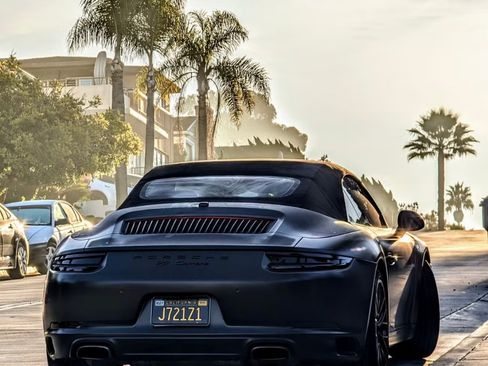 Used 2017 Porsche 911 Carrera image 4