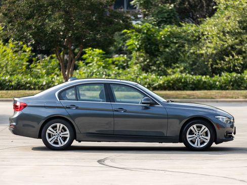 Used 2017 BMW 330i xDrive Sedan w/ Premium Package image 6