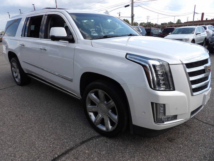 Used 2017 Cadillac Escalade ESV Premium Luxury AWD/4WD image 11
