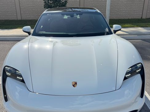 Used 2021 Porsche Taycan image 6