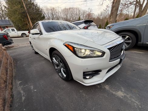 Used 2015 INFINITI Q70 3.7 w/ Sport Package image 2
