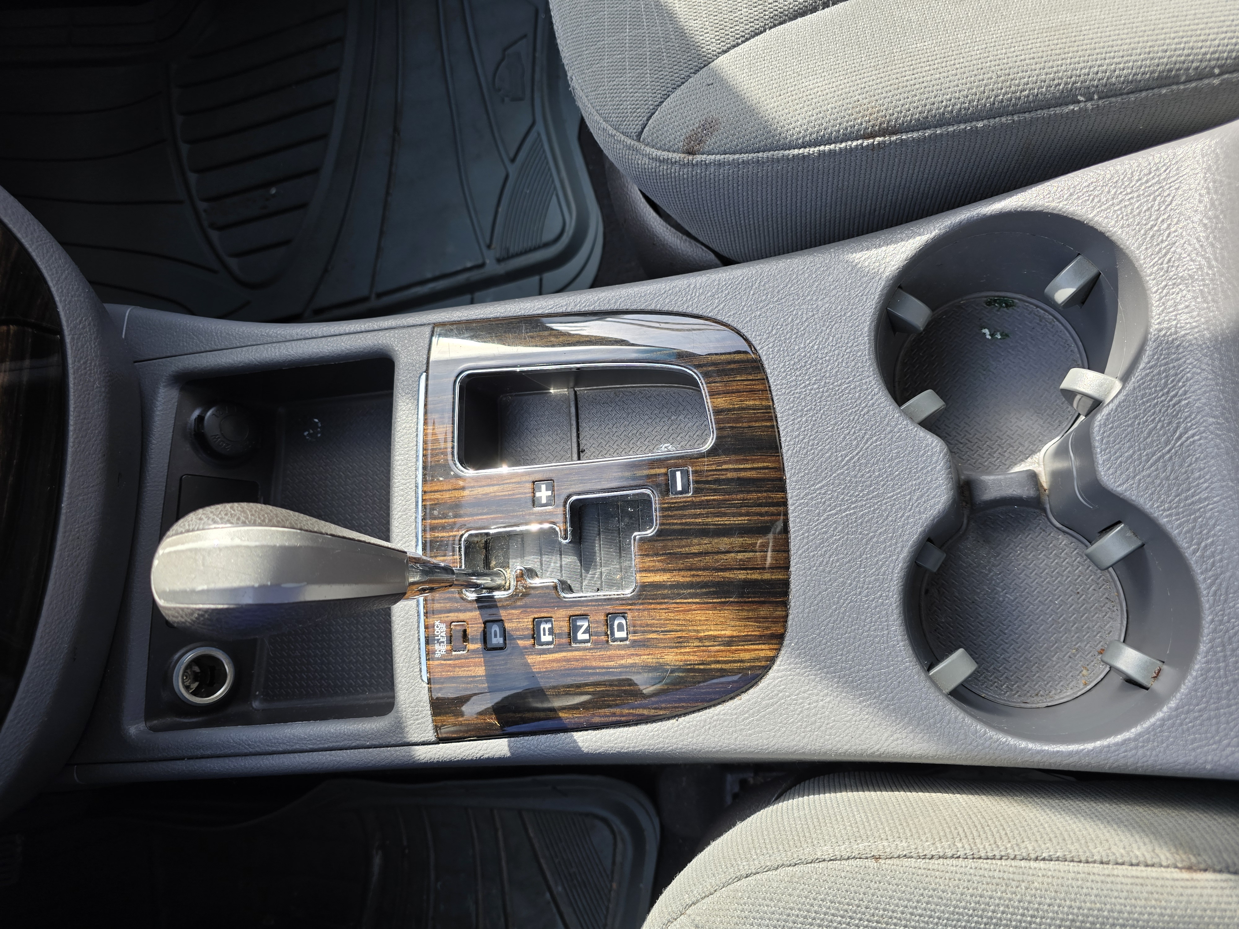 Used 2010 Hyundai Santa Fe GLS FWD image 16