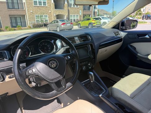 Used 2016 Volkswagen Jetta SEL FWD image 12
