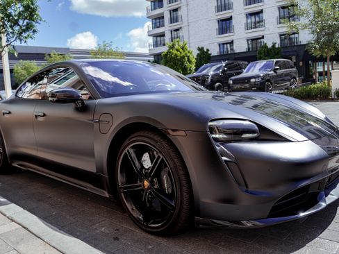 Used 2021 Porsche Taycan Turbo S image 1