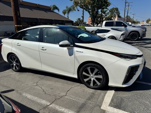 Used 2018 Toyota Mirai FWD image 1