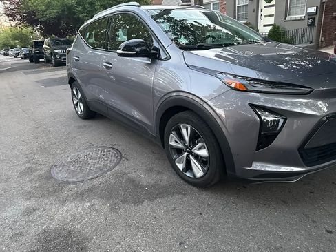 Used 2023 Chevrolet Bolt EUV LT w/ Convenience Package image 5