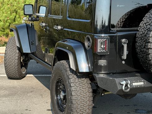 Used 2014 Jeep Wrangler Unlimited Rubicon w/ Connectivity Group image 9