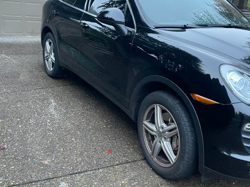 Used 2013 Porsche Cayenne S image 2