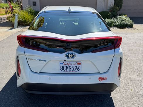 Used 2017 Toyota Prius Prime Advanced w/ Carpet Mat Package image 4