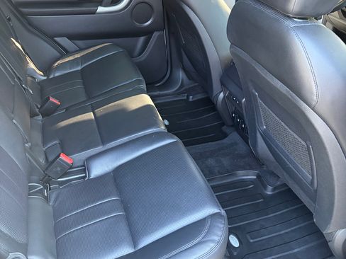 Used 2018 Land Rover Discovery Sport SE AWD/4WD image 11