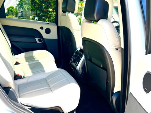 Used 2019 Land Rover Range Rover Sport HSE AWD/4WD image 9
