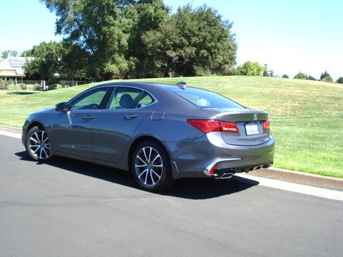 Used 2018 Acura TLX V6 FWD image 6