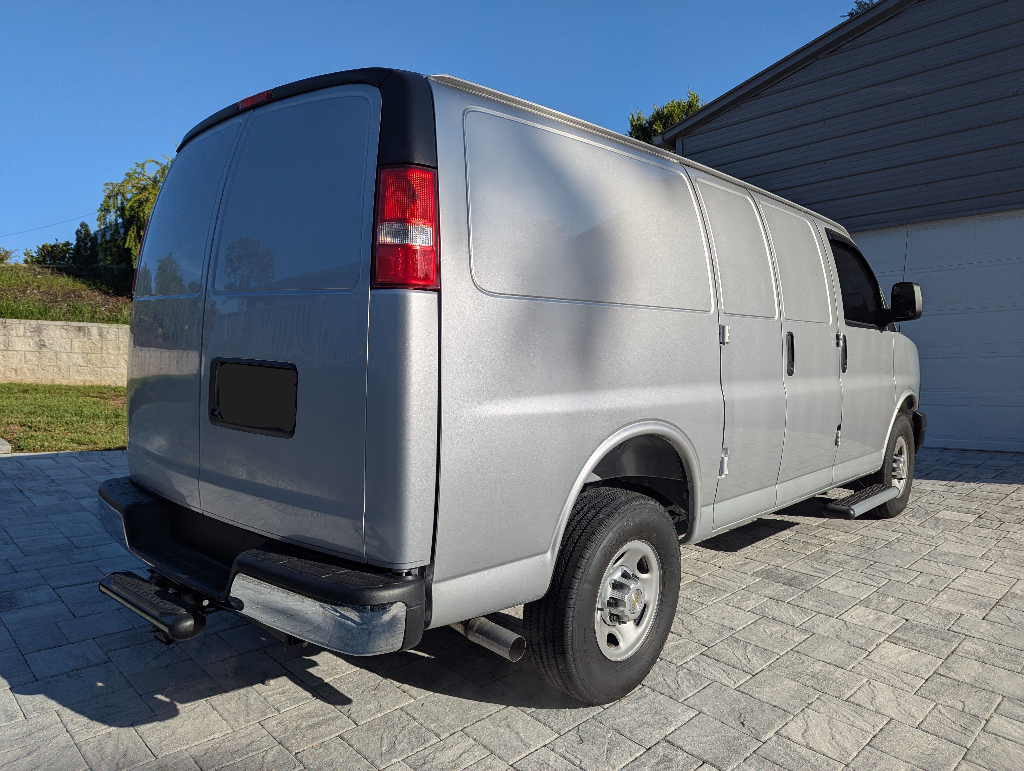 Used 2025 Chevrolet Express 2500 w/ Driver Convenience Package RWD image 5