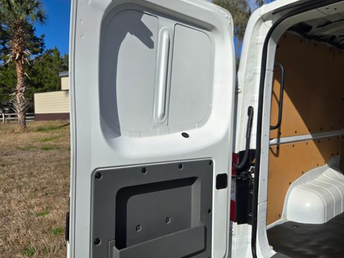 Used 2021 Nissan NV 2500 SV image 21