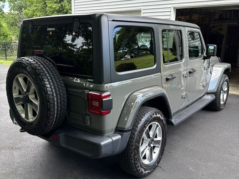 Used 2020 Jeep Wrangler Unlimited Sahara w/ Dual Top Group AWD/4WD image 4