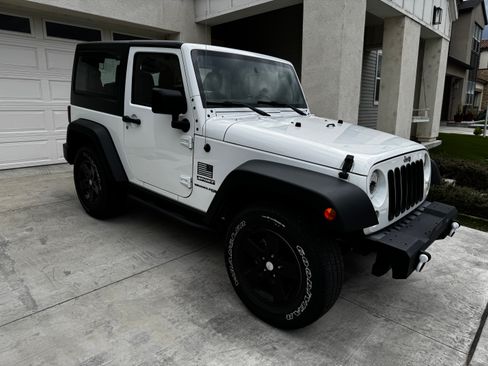 Used 2018 Jeep Wrangler Sport AWD/4WD image 12