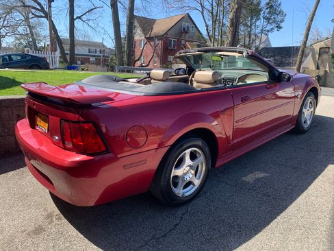 Used 2004 Ford Mustang Convertible RWD image 7