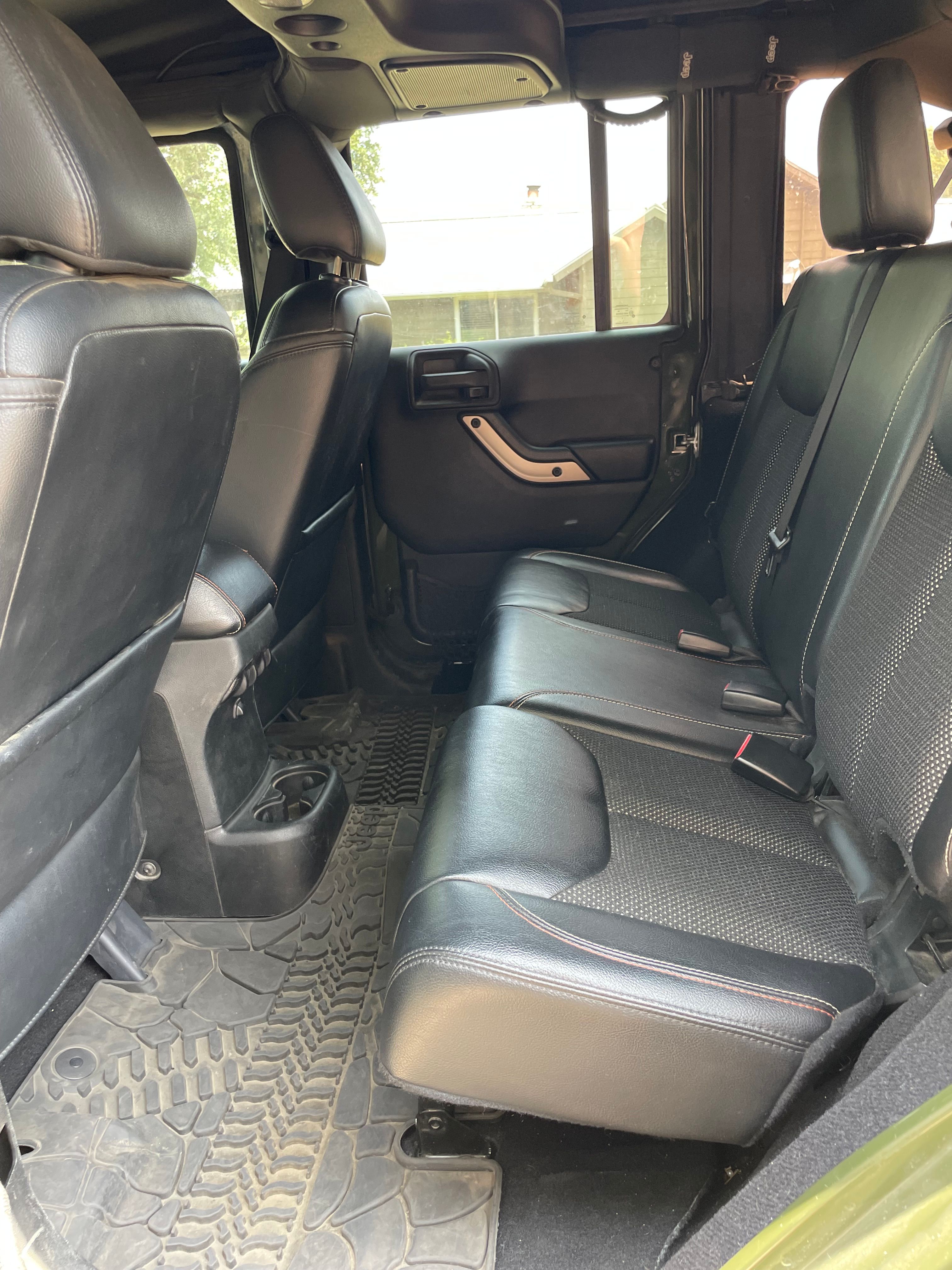 Used 2016 Jeep Wrangler Unlimited Sahara AWD/4WD image 14