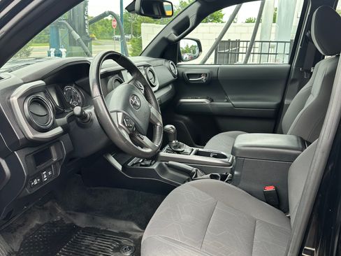 Used 2019 Toyota Tacoma TRD Sport AWD/4WD image 14