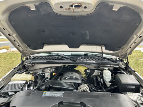 Used 2005 Chevrolet Silverado 2500 LS w/ Snow Plow Prep Package image 6