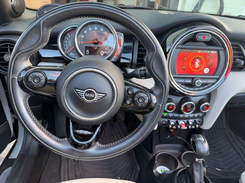Used 2019 MINI Cooper Convertible w/ Premium Package image 11