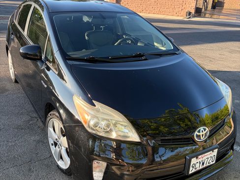 Used 2013 Toyota Prius Five FWD image 1