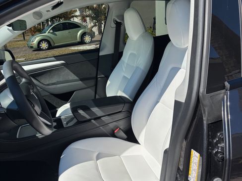 Used 2024 Tesla Model Y Long Range image 9