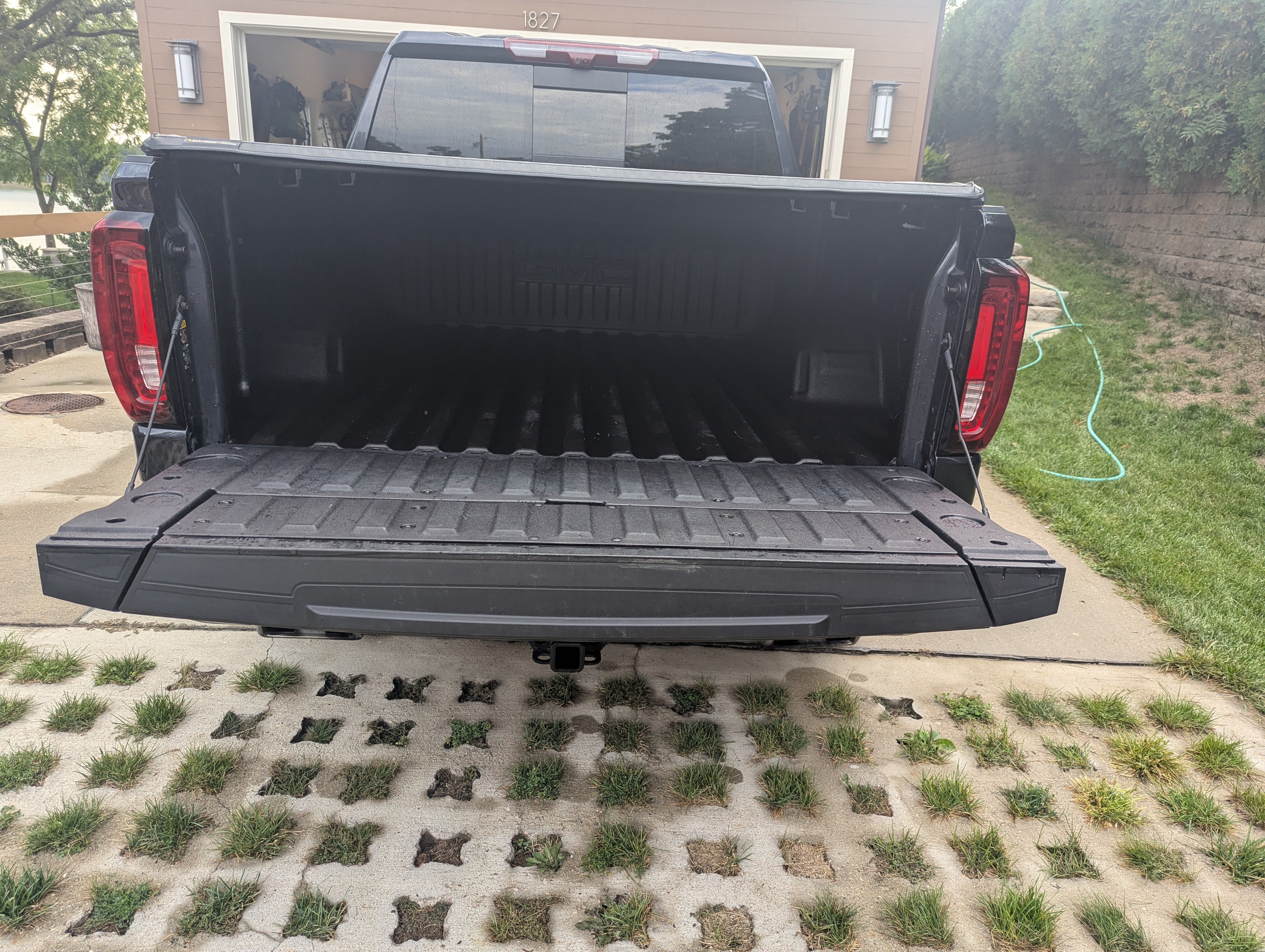 Used 2025 GMC Sierra 1500 Denali w/ Technology Package AWD/4WD image 9