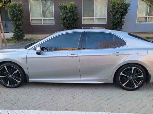 Used 2019 Toyota Camry XSE image 9