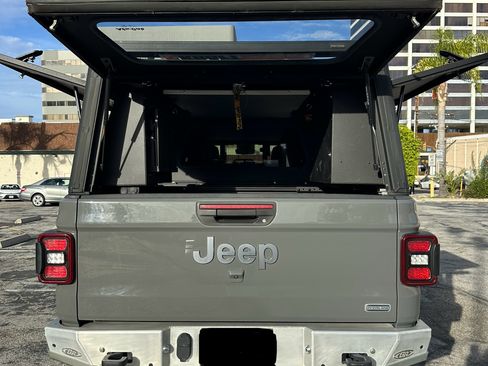 Used 2020 Jeep Gladiator Overland w/ Popular Equipment Package image 10