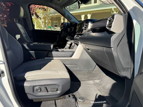 Used 2022 Toyota Tundra SR5 w/ SR5 Premium Package image 8