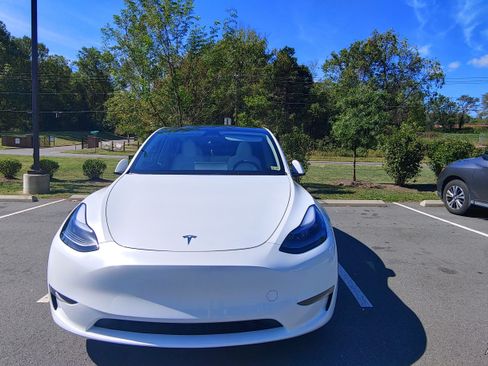 Used 2025 Tesla Model Y Performance image 15