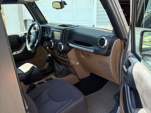 Used 2013 Jeep Wrangler Sahara w/ Dual Top Group image 9