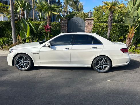 Used 2014 Mercedes-Benz E 63 AMG 4MATIC Sedan image 4
