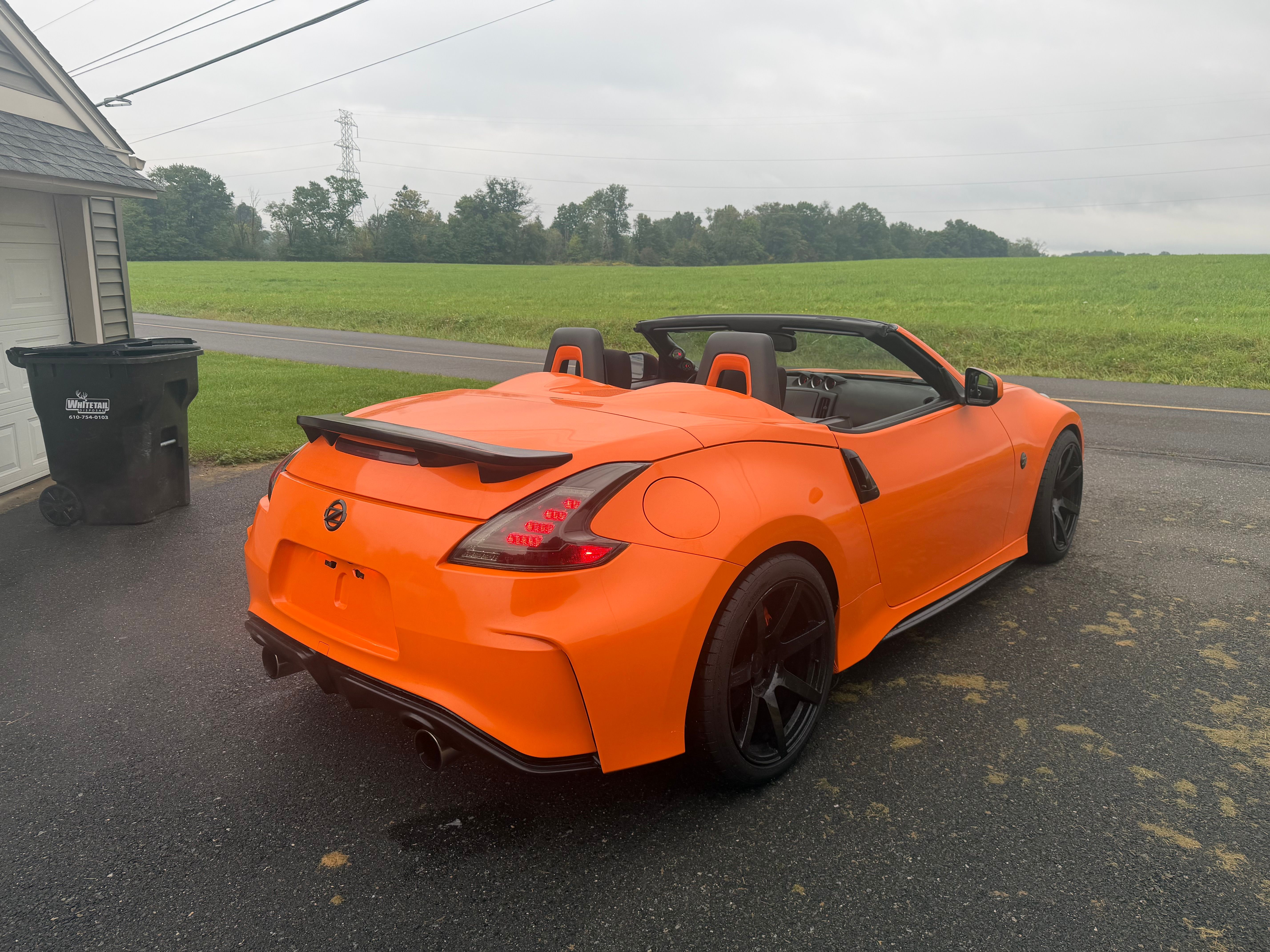 Used 2010 Nissan 370Z Roadster RWD image 10