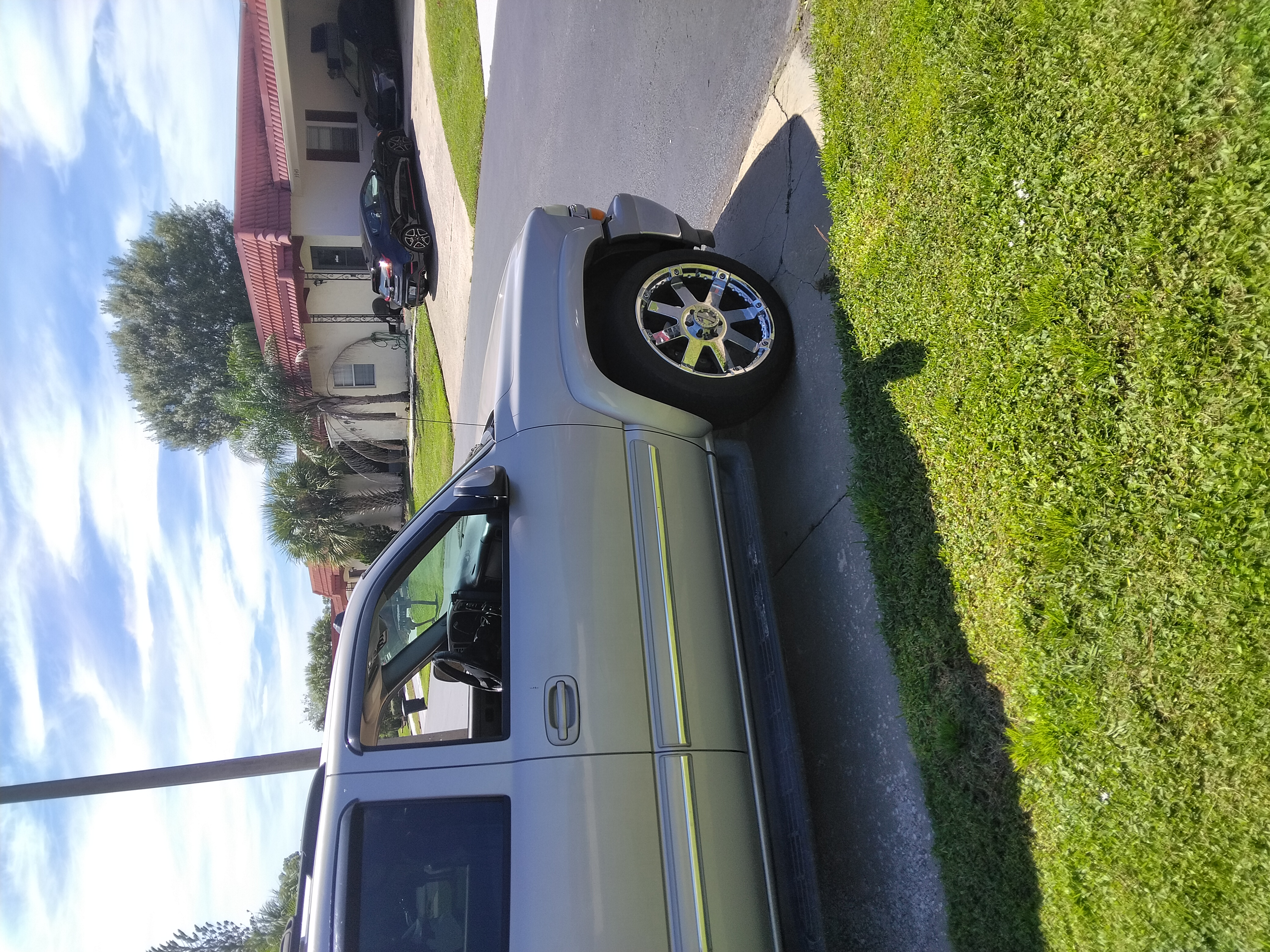 Used 2005 Chevrolet Tahoe LT w/ LT Preferred Equipment Group RWD image 18
