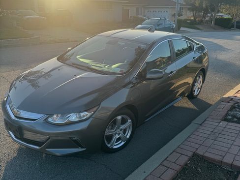 Used 2017 Chevrolet Volt LT w/ Comfort Package FWD image 1