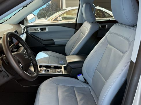 Used 2020 Ford Explorer Limited w/ Class III Trailer Tow Package image 6