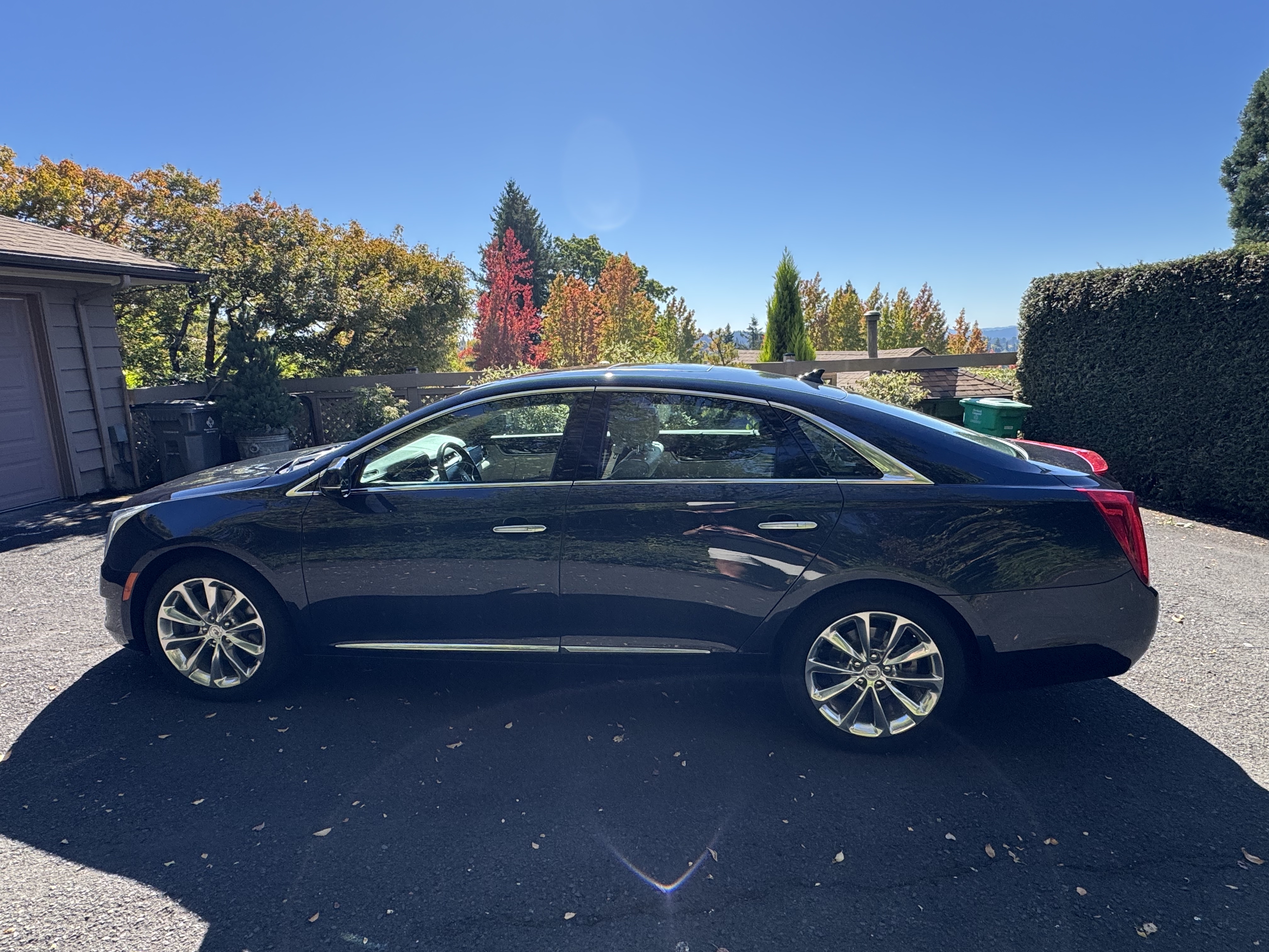 Used 2013 Cadillac XTS Premium FWD image 1