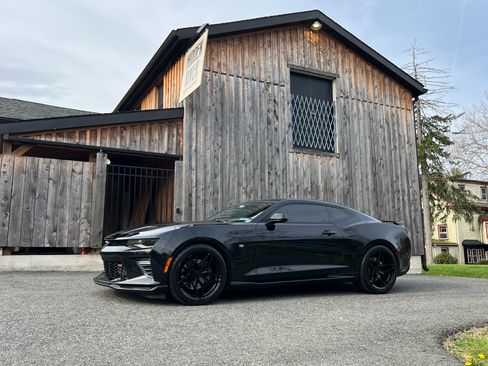 Used 2018 Chevrolet Camaro SS w/ LPO, Ground Effects Package RWD image 2