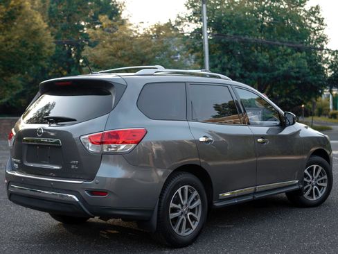 Used 2014 Nissan Pathfinder SV image 5