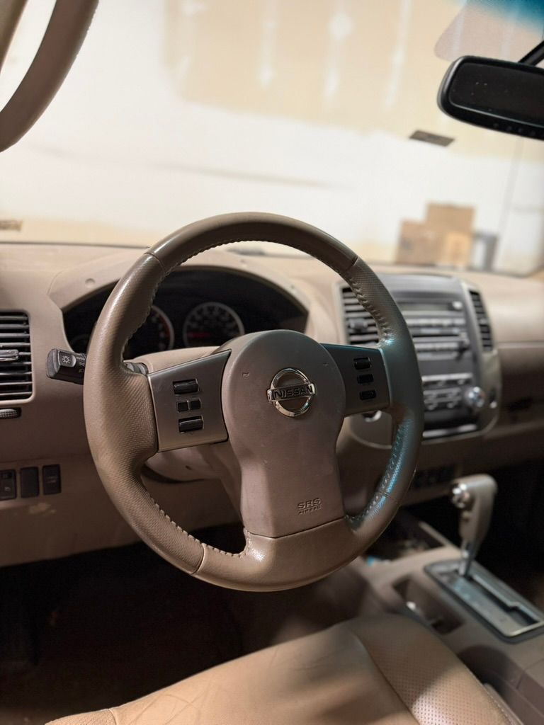 Used 2010 Nissan Frontier LE w/ LE Value Truck Pkg AWD/4WD image 13