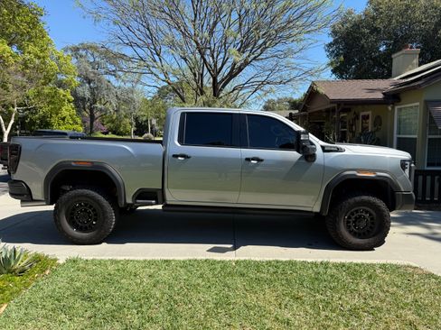 Used 2025 GMC Sierra 2500 AT4X w/ AT4X AEV Edition image 9